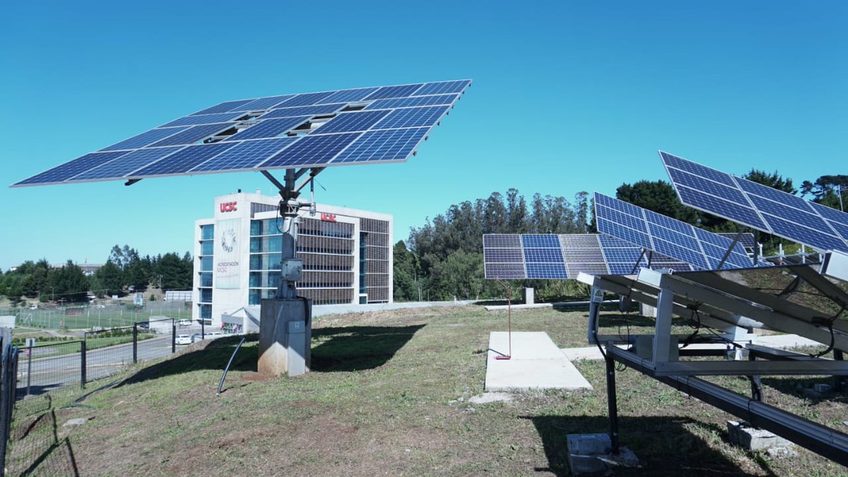 MinEnergia's tweet photo. Hoy en #Biobío, inauguramos el proyecto #MicroRed de @ucscconcepcion ✅ La iniciativa cuenta con un sistema de generación de energías renovables (solar y eólica) que permitirá al establecimiento:
⚡️Autoabastecerse de energía limpia
⚡️Avanzar en investigación aplicada
Sigue 👇 https://t.co/QqKYX41oUn