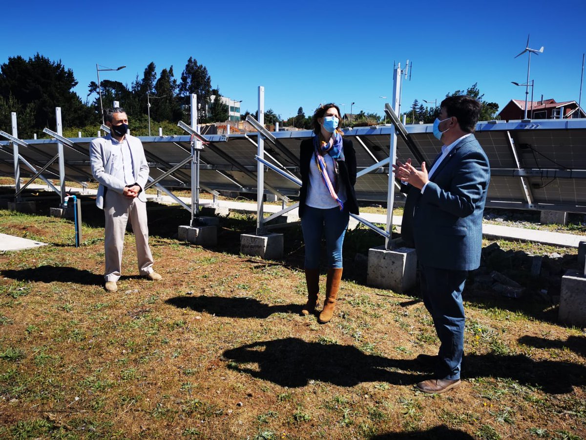 MinEnergia's tweet photo. El proyecto #MicroRed desarrollará investigaciones en electromovilidad, energías renovables e hidrógeno verde.
La inauguración contó con la presencia del subsecretario de Energía, @fjlopezd y la subsecretaria de @min_ciencia, @ctorrear ✅⚡️ https://t.co/YsfXGmP48j