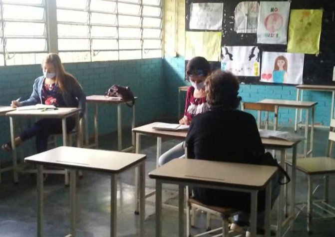 EB_SIMONBOLIVAR's tweet photo. #05Nov 👩‍🏫 Punto de Atención Integral Lugarizado @EB_SIMONBOLIVAR  brindando asesoría pedagógica a representantes y estudiantes #CadaFamiliaUnaEscuela 👨‍👩‍👧‍👦@ZonaEducTachira @charlychaves @clifpsc @Crazet2011 @Circuito27Sc  @elaranerored3 https://t.co/LUQxt6zzup
