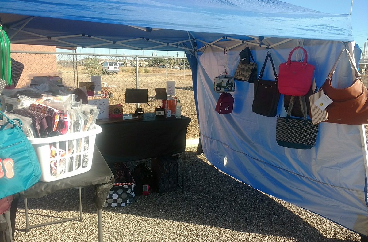 KatThirty's tweet photo. At the #catalinamarket at the Elks Lodge till noon! Come say hi! #buysmall #smallbusiness #enjoytheweather https://t.co/bW2Gop7Ab9 https://t.co/n78ZrEwJxL