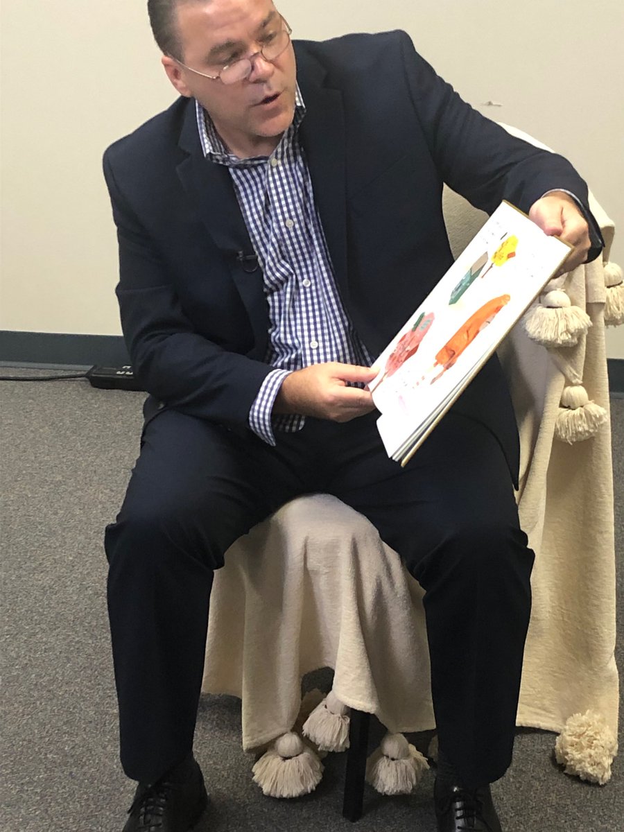 katyisd's tweet photo. .@KatyISD_PIE 25 yr-old #PromisetoRead program brings community partners to visit elementary classrooms & read books. Thanks to technology, community & staff (& Dr. Gregorksi!) pre-recorded reading books so students can have stories on-demand this year: https://t.co/tJ5m5p2GPP https://t.co/j5i9ycCshx