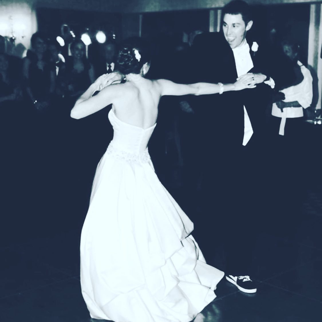 AlexSogard9's tweet photo. Happy Anniversary to my bride! 9 years ago was THE BEST DAY!!Cheers to you superwoman! I love you #Arlietheonewomanparty #cheersto9 https://t.co/nduaCKI2UX