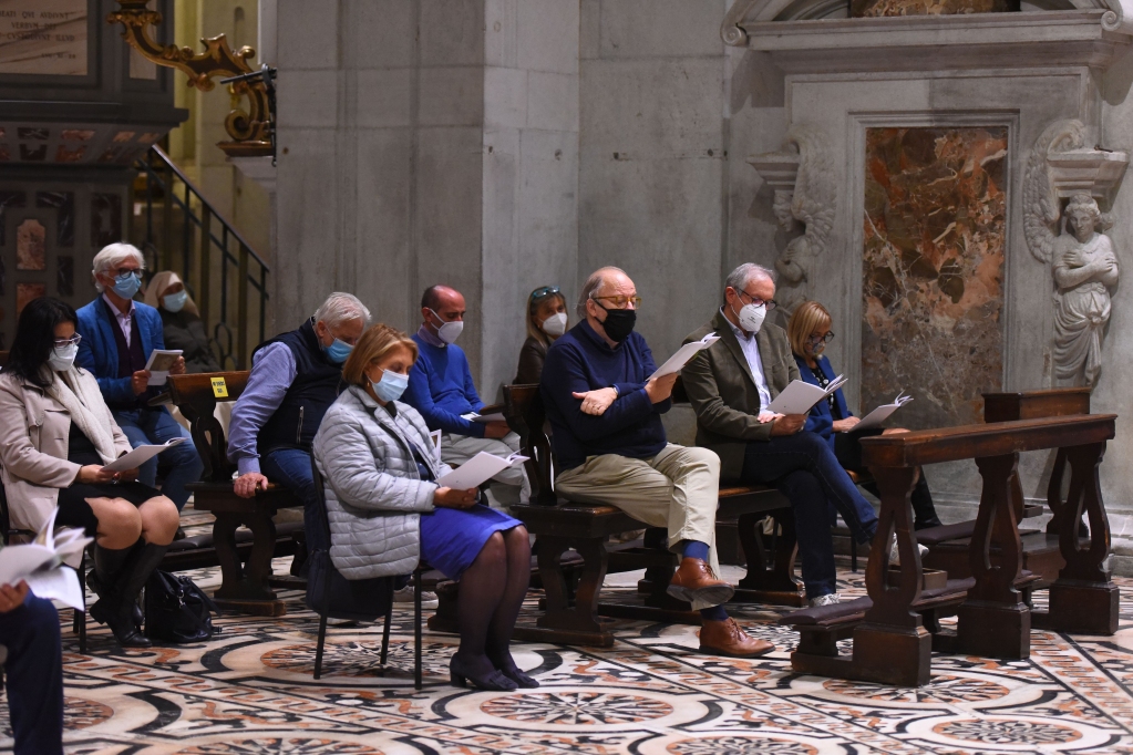 chiesadimilano's tweet photo. Il nuovo #Dpcm non muta le disposizioni vigenti relative alle #celebrazioni con il popolo. Ma dato l’inserimento della Diocesi nella #zonarossa, sacerdoti e fedeli che si recano in chiesa devono avere con sé copia dell’#autodichiarazione.
Qui i moduli ▶ https://t.co/3lexGfemsE https://t.co/ebT3yS1BNC