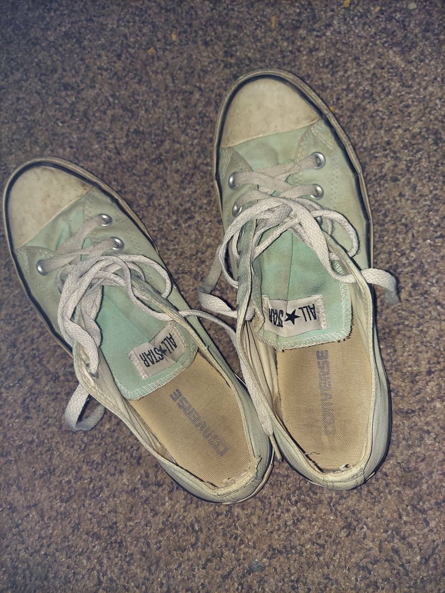 Megatronzz2's tweet photo. Tis the season for new shoesss👟 Pay more then there worth, bc your goddess said so!!

Iv had these since high school. Atleast 6 years old! Well worn w/ &amp; w/o socks. Workout shoes. I know you dirty boys want them 

Shoesforsale paypig footfetish feet stinky sweaty dirty sneakers https://t.co/6wepjzDOcS