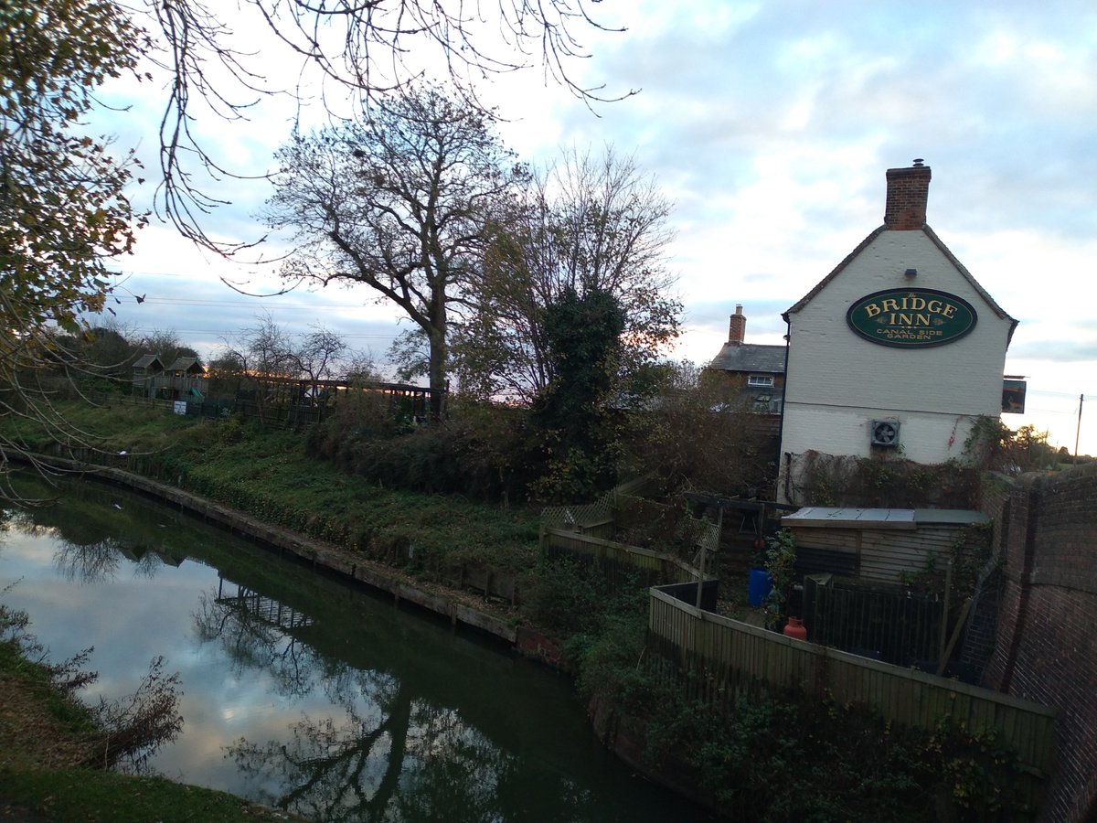 The Kennet and Avon Canal at Horton. Hadn't planned to go anything like this far north but there's still daylight and I'm still feeling strong.  #Wiltshire  #LockdownDay