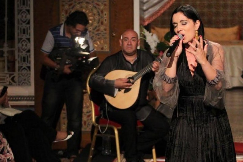 Michell29340172's tweet photo. El fado es música @Portuguesa en la cual se expresan las experiencias de la vida a través del canto como la melancolía, la nostalgia o pequeñas historias de vida. , generalmente lo canta una sola persona, acompañado por la «viola» (#guitarraespañola) #UTECIVIL https://t.co/3wQJCi1gRY