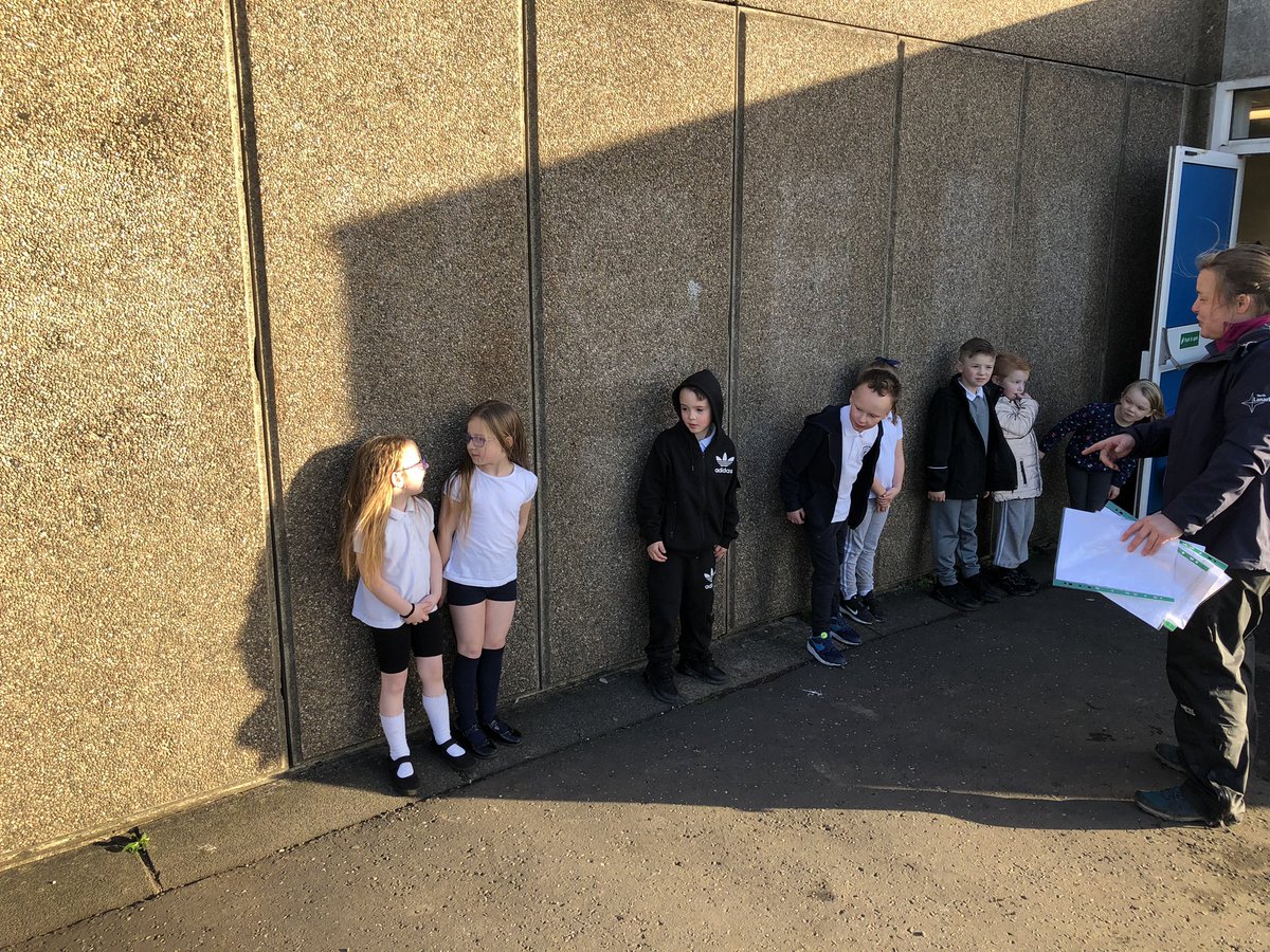 Room3MrStein's tweet photo. Room 3 orienteering taster and the sun was shining ππ§ππ»ββοΈ@HolytownPS @PaulineBosco13 @NLActiveSchools #NLWalktoSchoolWeek https://t.co/5l1a1DQxFw