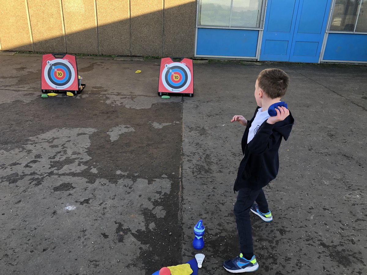 Room3MrStein's tweet photo. Room 3 target practice taster and the sun was shining ππ§ππ»ββοΈ@HolytownPS @PaulineBosco13 @NLActiveSchools #NLWalktoSchoolWeek https://t.co/gTgqJicEqB
