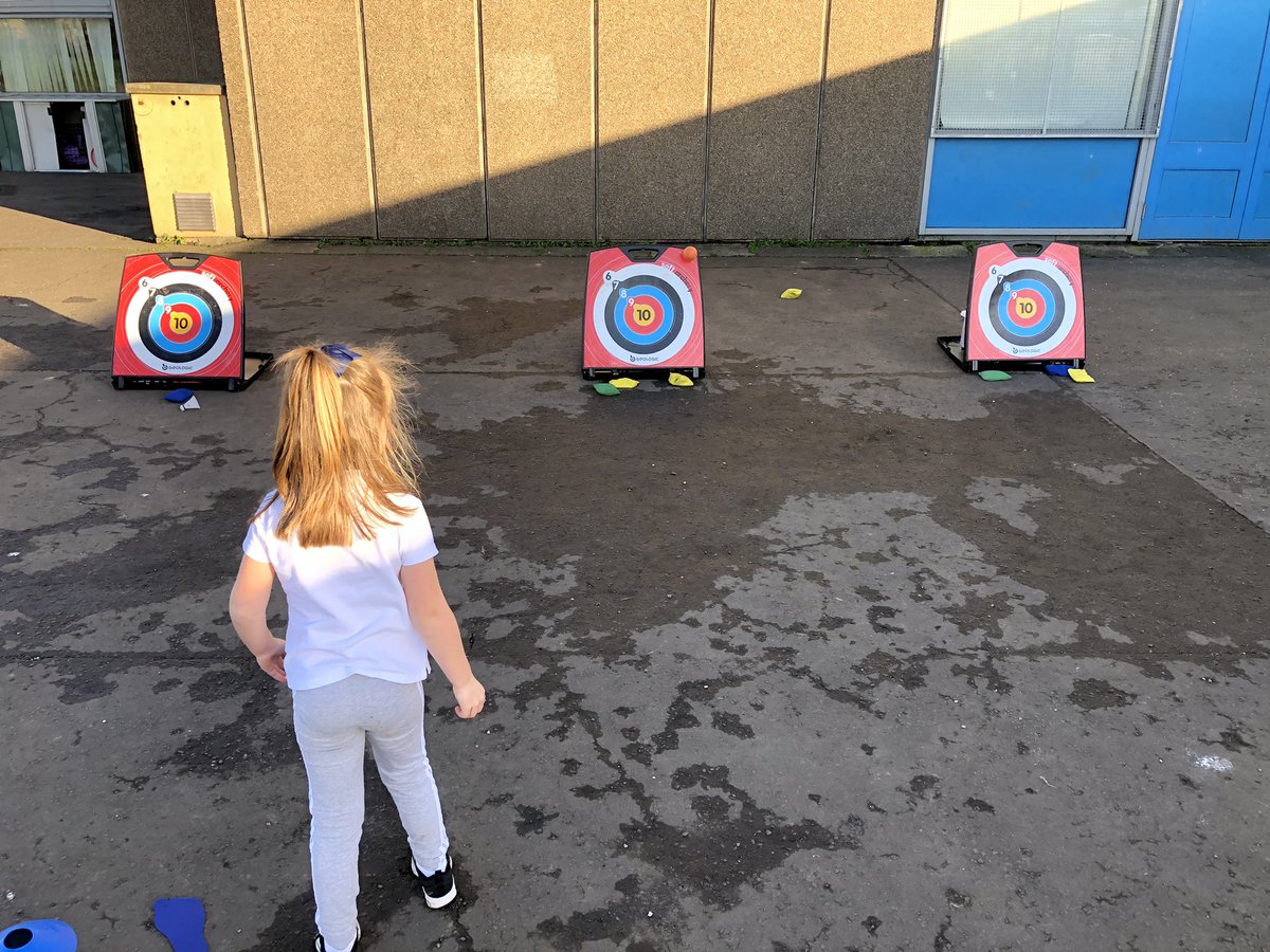 Room3MrStein's tweet photo. Room 3 target practice taster and the sun was shining ππ§ππ»ββοΈ@HolytownPS @PaulineBosco13 @NLActiveSchools #NLWalktoSchoolWeek https://t.co/gTgqJicEqB