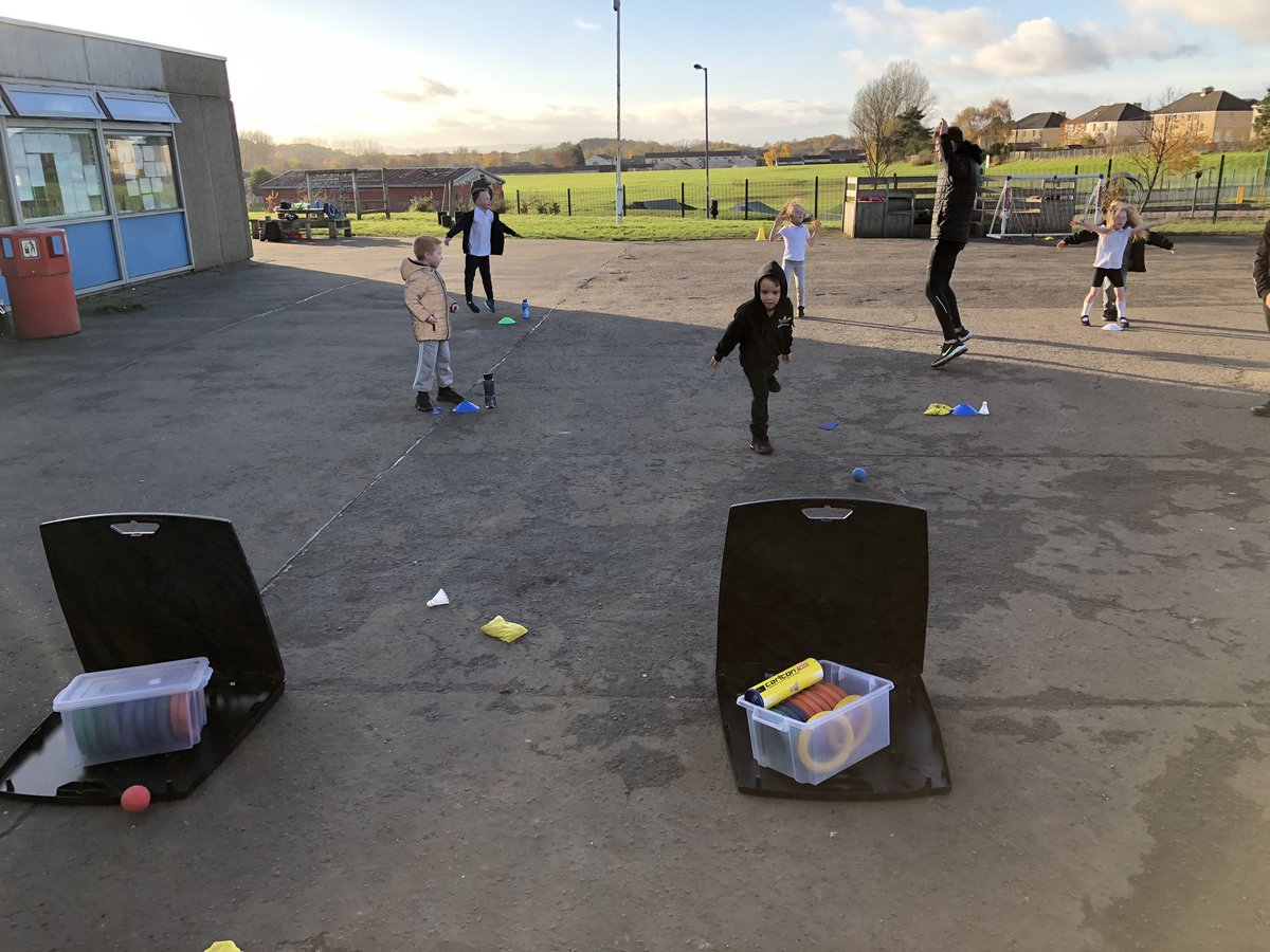Room3MrStein's tweet photo. Room 3 target practice taster and the sun was shining ππ§ππ»ββοΈ@HolytownPS @PaulineBosco13 @NLActiveSchools #NLWalktoSchoolWeek https://t.co/gTgqJicEqB