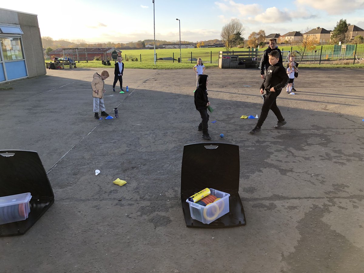 Room3MrStein's tweet photo. Room 3 target practice taster and the sun was shining ππ§ππ»ββοΈ@HolytownPS @PaulineBosco13 @NLActiveSchools #NLWalktoSchoolWeek https://t.co/gTgqJicEqB