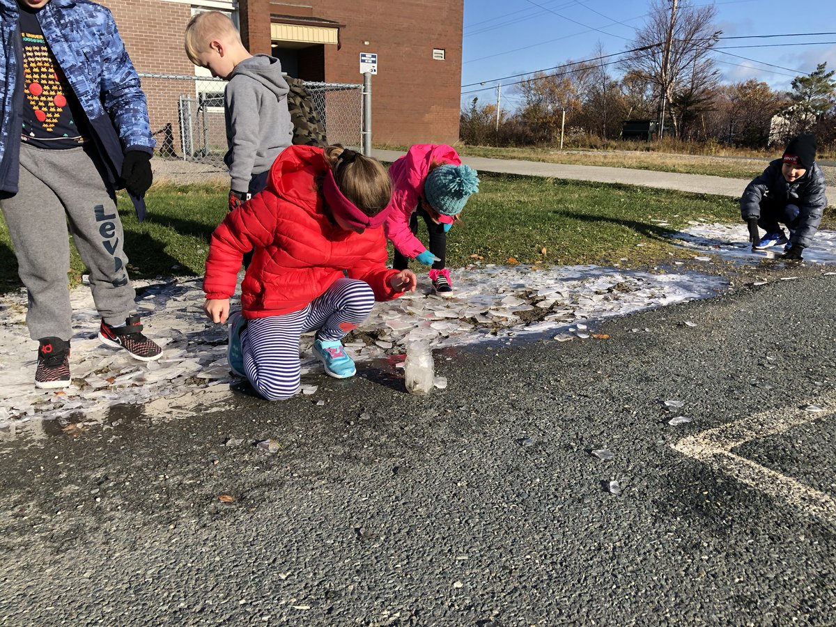 MsKennedyGrade5's tweet photo. “What is frost?”, “How does it form?” We even collected ice outside to use in our experiment! 🧊 @UGEABC @NLESDCA #studentleadlearning #wonders #learningblock #takelearningoutside https://t.co/kqznhXrMxN