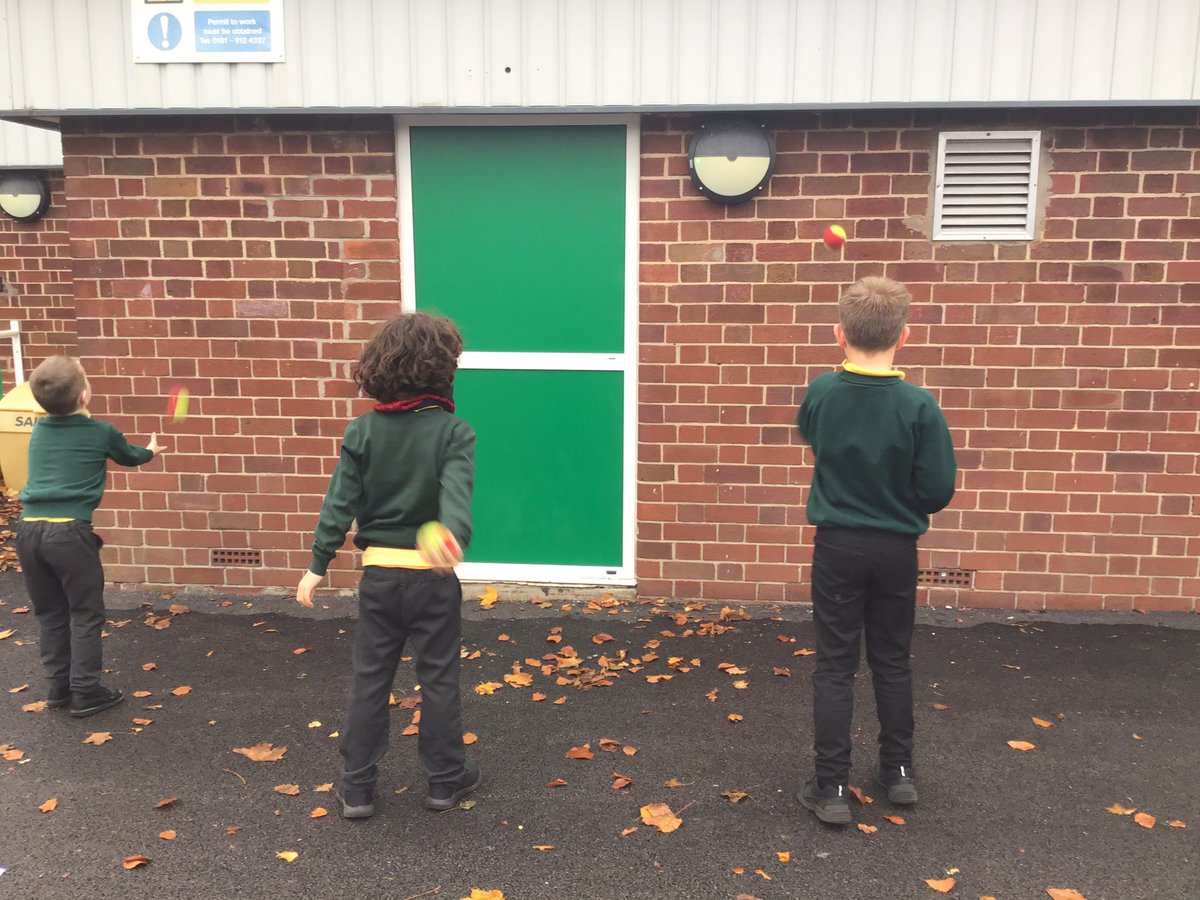 firsprimarysale's tweet photo. Some of our year 3 and 6 children practicing today. #PersonalChallenge #WallCatch #ActiveFirs https://t.co/MRhsQEjs7v
