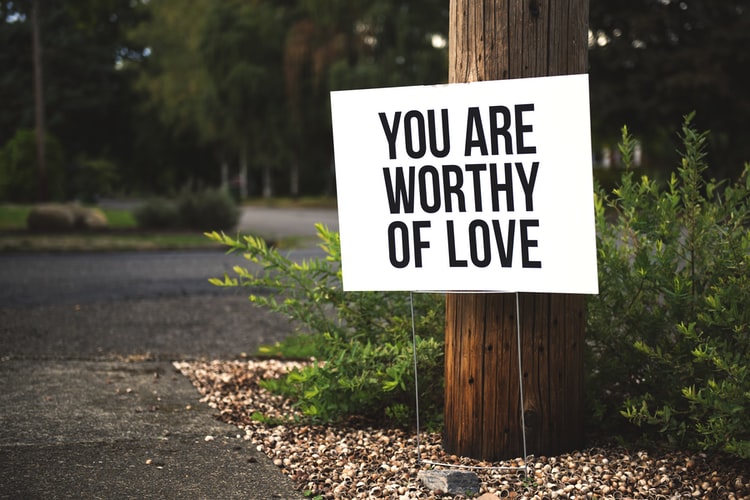 BobEditor123's tweet photo. Always know your worth. You are worthy of all the love and abundance that life has to offer you. 

#editorbob #ThoughtfulThursday #123greetings #worthy https://t.co/ROEj0j2m54