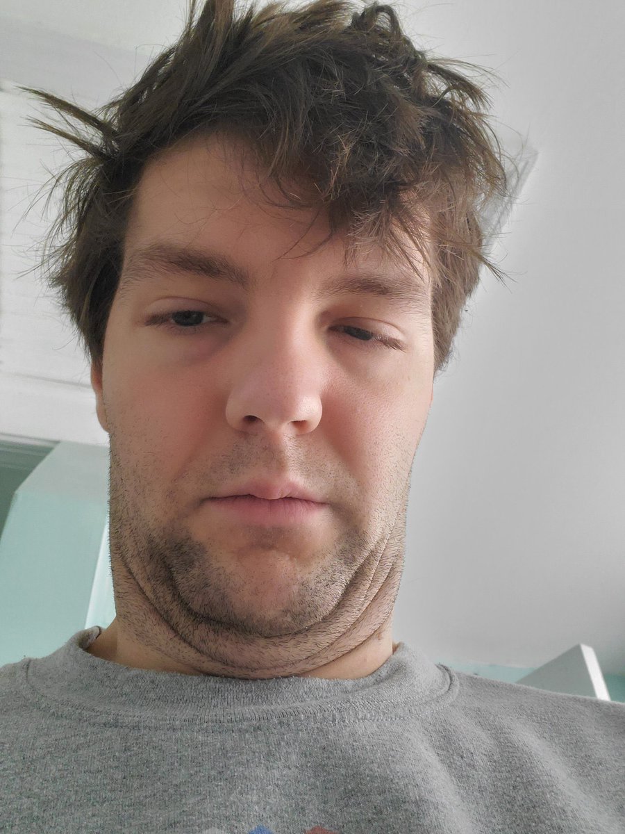 xofolded's tweet image. Not quite. Have you seen @yyyerv ? Now that is the most beautiful twitch streamer I’ve ever seen. #simpocalypse