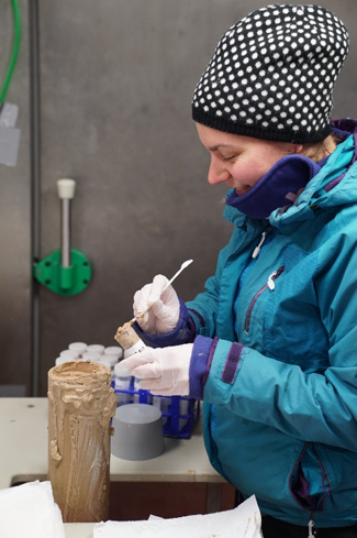 GEOMAR_en's tweet photo. Sediment and pore water - the team of expedition #MSM96 explains in its blog the preferences of geochemists for "fluffy" samples from the #deepsea: https://t.co/HHhyav3H5Q

Photos by @timmschoening https://t.co/sAl7Vphkls