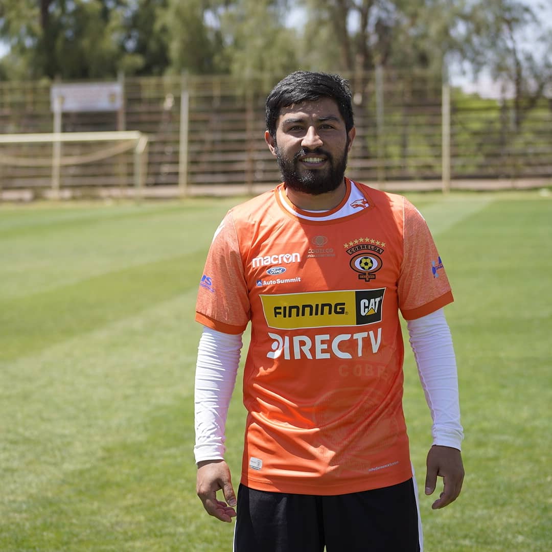 Cobreloa_SADP's tweet photo. ¡Bienvenidos!
Nicolás Maturana y Maxi Cuadra ya entrenan en Calama 🦊 y por primera vez vistieron la camiseta más hermosa del mundo ⚽🙌🦊
#DaleZorro https://t.co/mpKzRHiyNR