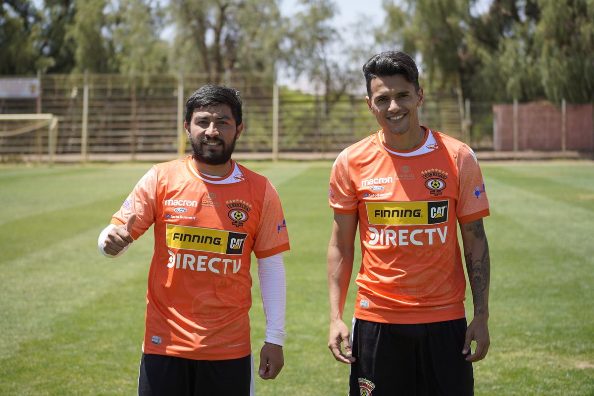 Cobreloa_SADP's tweet photo. ¡Bienvenidos!
Nicolás Maturana y Maxi Cuadra ya entrenan en Calama 🦊 y por primera vez vistieron la camiseta más hermosa del mundo ⚽🙌🦊
#DaleZorro https://t.co/mpKzRHiyNR