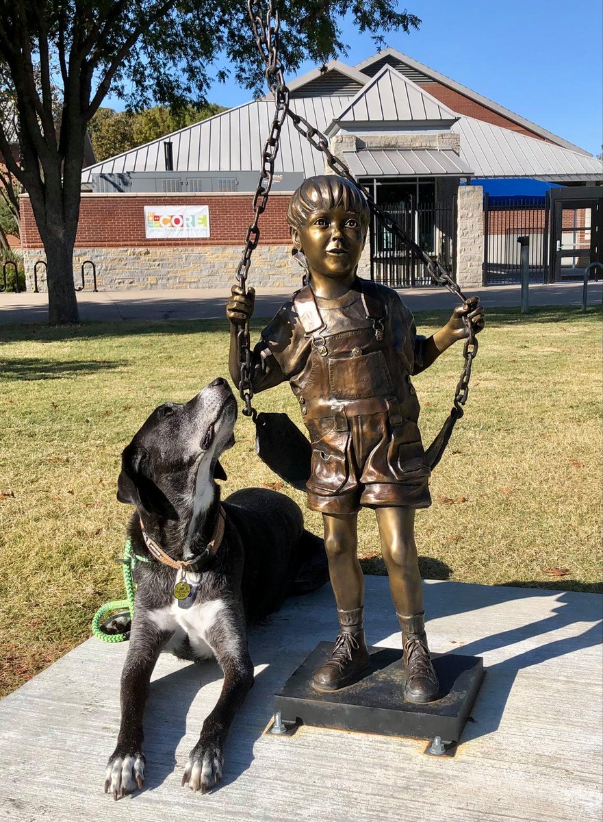 TherapyDogsInt's tweet photo. #TDIDogsWorkingFromHome
#KeepingInTouch
#VisitingInADifferentWay
Bosco misses his school visits, but he made a new friend at the park today! https://t.co/oNmihorldG