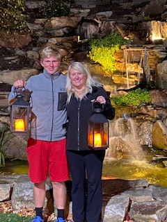 DuquesneLight's tweet photo. Last month, several DLC employees joined together to participate in the virtual #LightTheNight events, supporting @LLSusa. Together, they donated more than $7,000 and raised lanterns honoring and remembering those touched by cancer. Thanks for inspiring us all! #PowerItForward https://t.co/CCMv9AKlNx