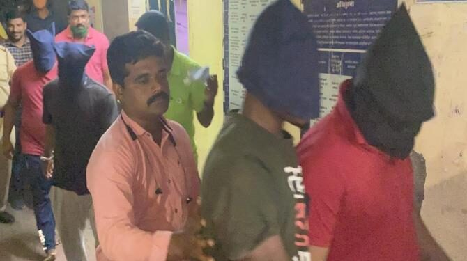 ogundamisi's tweet photo. Mumbai India. 

They won't be able to come to the village to buga for Keresimesi😢 

Agu Osita (28), Urji Phillips (30), Ogona Chukwene (29) and Chris Ajah Chukweneka (30)  arrested with cocaine price Rs 1.49 crore via @TheGreaterIndia https://t.co/65C1Ov4QOX https://t.co/pecI0ndcCx