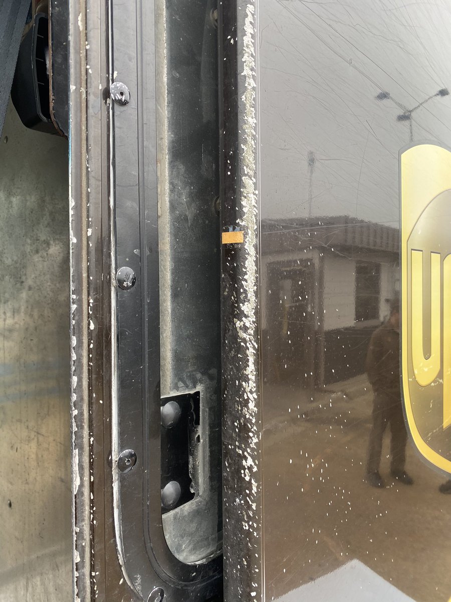UPSDavidRosenau's tweet photo. Mesquite Richardson guard gate activity. Proper mirror adjustment and backing with dirty camera. NO ONE SAW TIMMY IN THE CAMERA. REDUCE BACKING! IF UNSURE, GET OUT AND LOOK! #UPSRedRiver @TerriGates12 @Garcia_Raphael1 https://t.co/vZc8xPYu5O