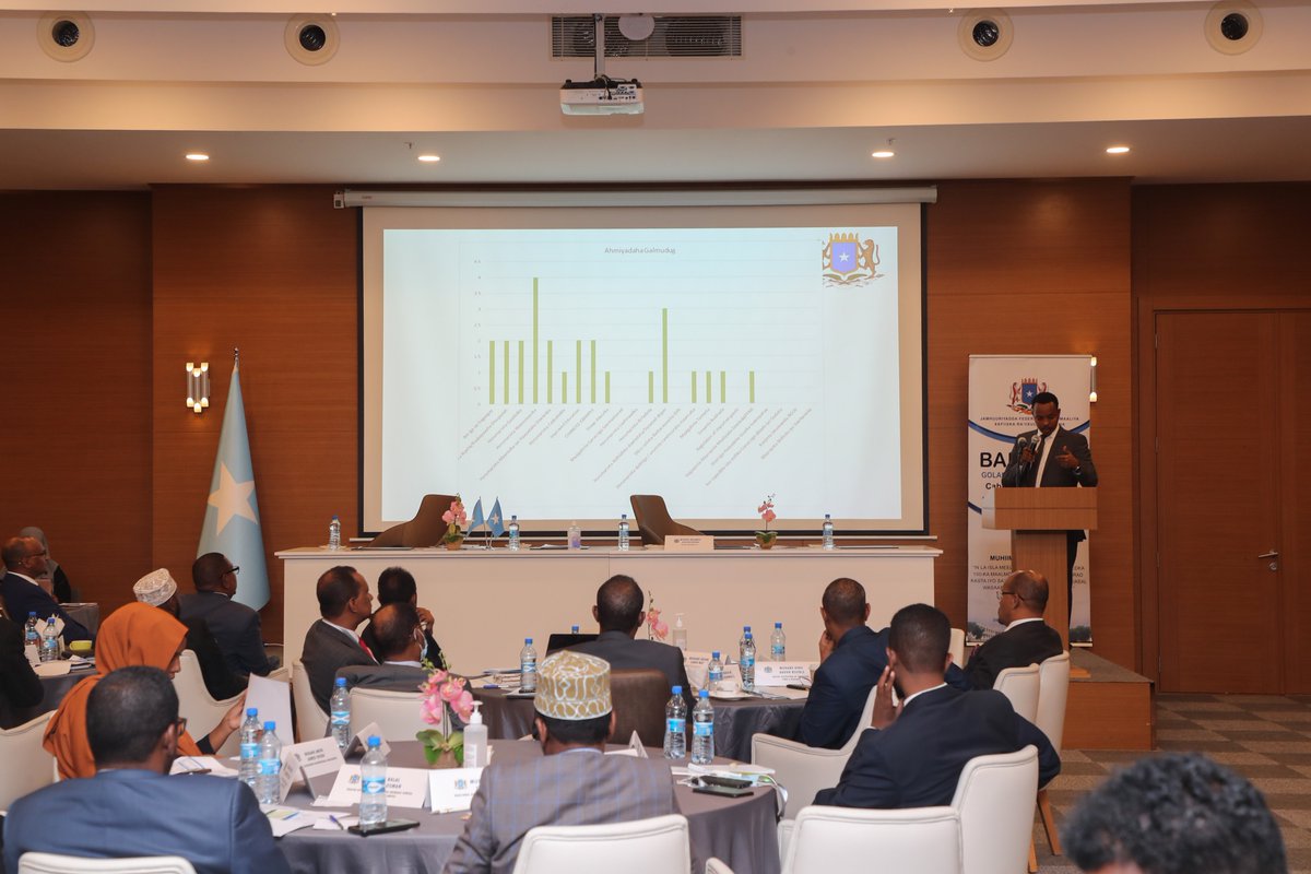 SomEnterprise's tweet photo. The PM of Somalia, @MohamedHRoble, concludes a three-day Cabinet retreat in Mogadishu. The event's mission was to formulate a 100 day plan for the country, addressing key priorities such as Elections, Social Services, Economic Growth and Security. 

#SomaliRenaissance https://t.co/Ju8iOBGGa6