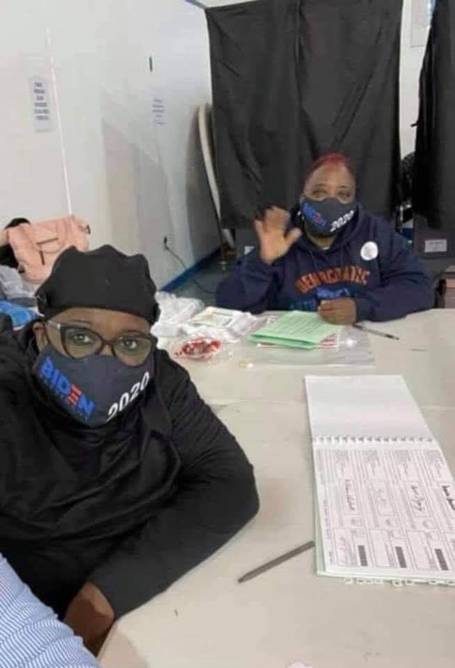 flaviogordon's tweet photo. Reza a lenda que Stalin teria dito: 

“Quem vota e como vota não importa; o que importa é quem conta os votos”.

Bem, na Filadélfia quem conta os votos são estes aí... https://t.co/6ipWFPfnte
