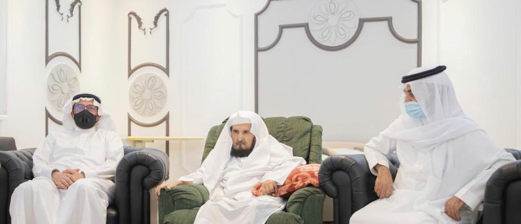 cua_gov_sa's tweet photo. #وزير_التعليم يزور معالي د.راشد الراجح أول مدير لـ #جامعة_أم_القرى بمنزله بمكة المكرمة؛ ويطمئن على صحته، داعياً الله له بالشفاء، وشاكراً له جهوده المخلصة في خدمة وطنه. https://t.co/5pU8nbeory