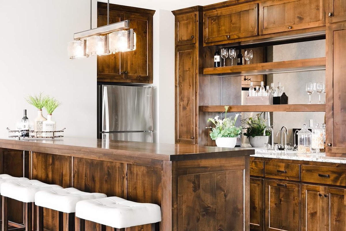IncZehnder's tweet photo. #TBT - Check out this beautiful bar at our #Brookview home.

#ThrowBackThursday #zehnderhomes #custombuilder #luxuryliving #bargoals #bardesign #customcabinets #edinahomes #edinamn #bar #minnesotabuilder https://t.co/sPrZouP3uc