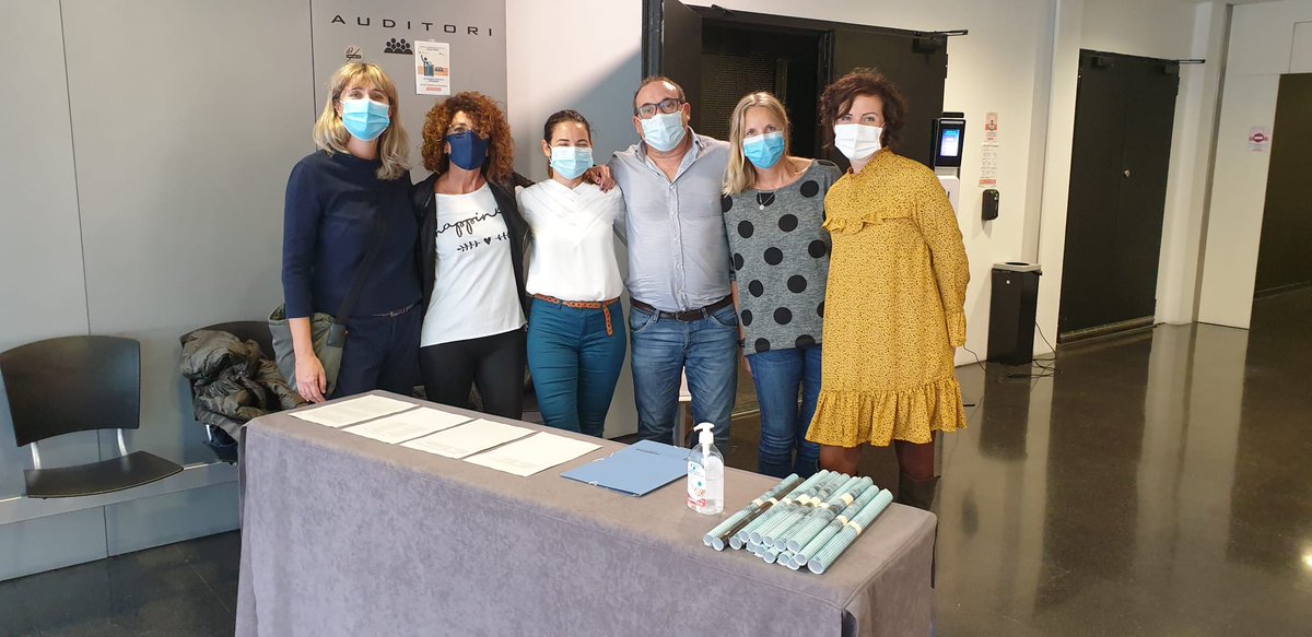 margarida_vlc's tweet photo. Hui hem fet els tallers pràctics de l'#EscoladeTardor #CarmeMiquel a #Elx. Tot un repte, però amb un equipàs que fa màgia! #DGIEO #SEP https://t.co/exa909EuF0