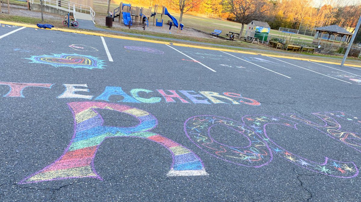 rkfryanrdTech's tweet photo. Students and caregivers from the RKFRR community are sharing their appreciation for our teachers.  What a kind and loving gesture - Thank you! #teachers #RemoteLearning @NPSDistrict @techmolly @john_provost @Tech_Rocky https://t.co/W0uzE2KuKe