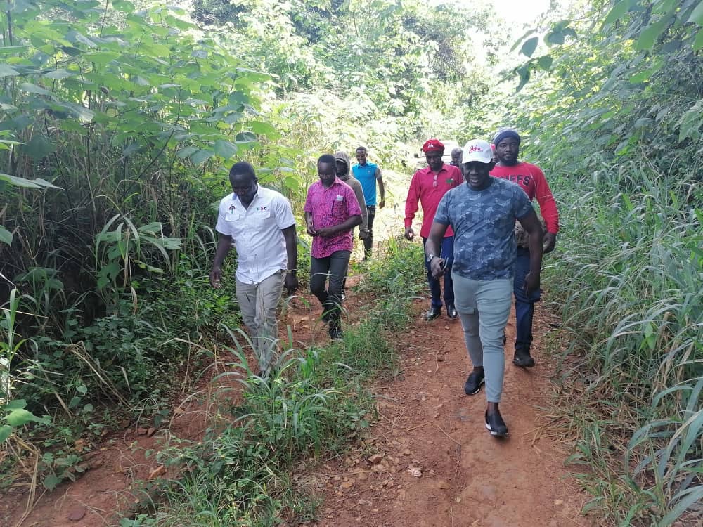 AMajeedMajor's tweet photo. DECENTRALIZATION OF THE PEOPLE'S MANIFESTO
The Chiefs and good people of Nyamebekyere, Ashanti Region.

The NDC People’s Manifesto is all about Creating wealth to drive away poverty in our society.
#VoteNumber2
#JohnMahama2020
#KwameAwuah-Darko https://t.co/D3chYMiE25