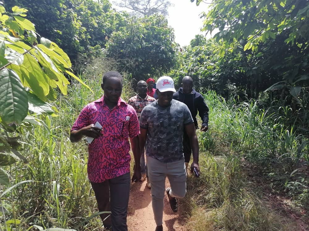 AMajeedMajor's tweet photo. DECENTRALIZATION OF THE PEOPLE'S MANIFESTO
The Chiefs and good people of Nyamebekyere, Ashanti Region.

The NDC People’s Manifesto is all about Creating wealth to drive away poverty in our society.
#VoteNumber2
#JohnMahama2020
#KwameAwuah-Darko https://t.co/D3chYMiE25