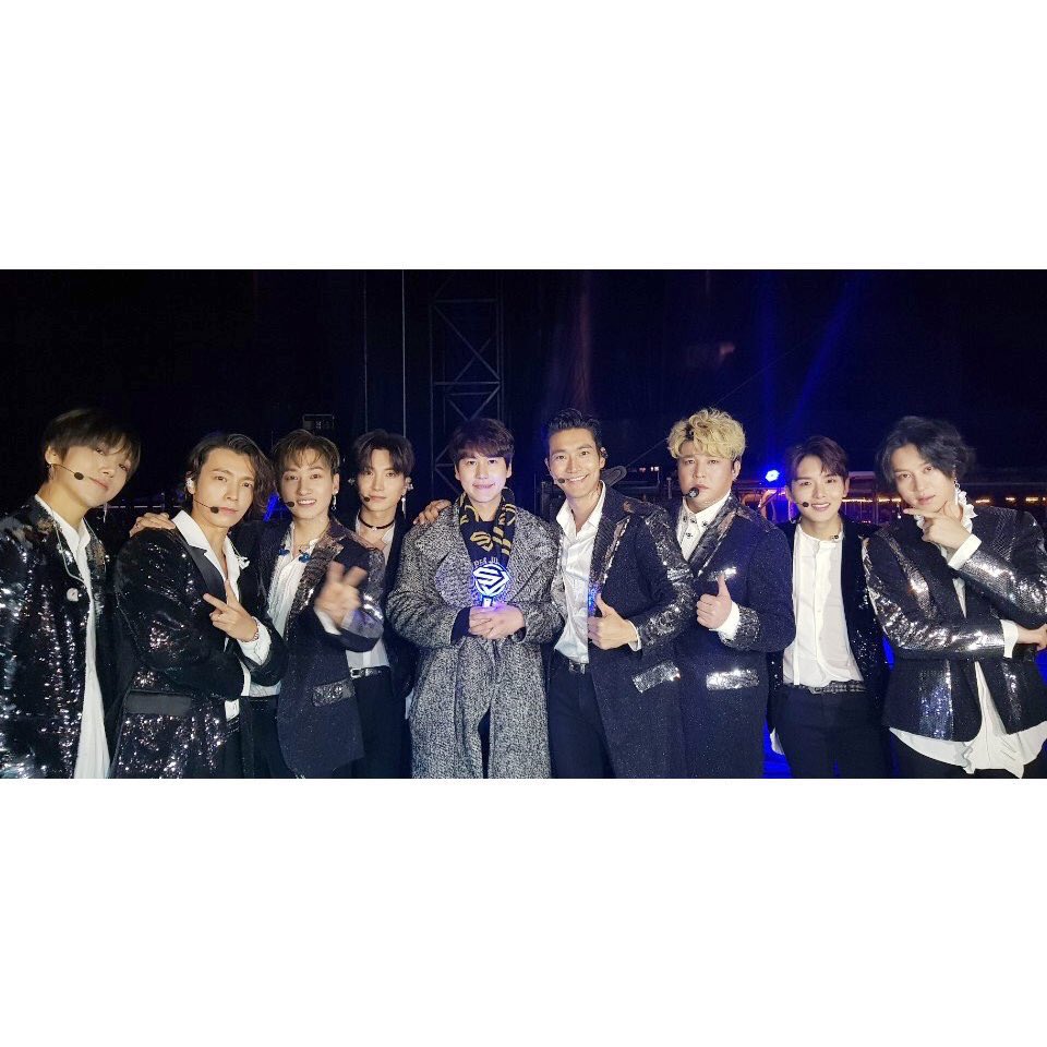 SJaykek's tweet photo. 💙Happy SJ 15th Anniversary💙
SJ&amp;ELF 다 같이 꽃길 만 걷자🌼🌸
SJ 사랑합니다❤️

15年おめでとーーーーーー

#달려온15주년_손잡고걸을까 
#15thAnniv_WalkTogether
#슈퍼주니어_15주년_다죽여 
#슈퍼주니어 #SUPERJUNIOR https://t.co/jhk9ApMGil