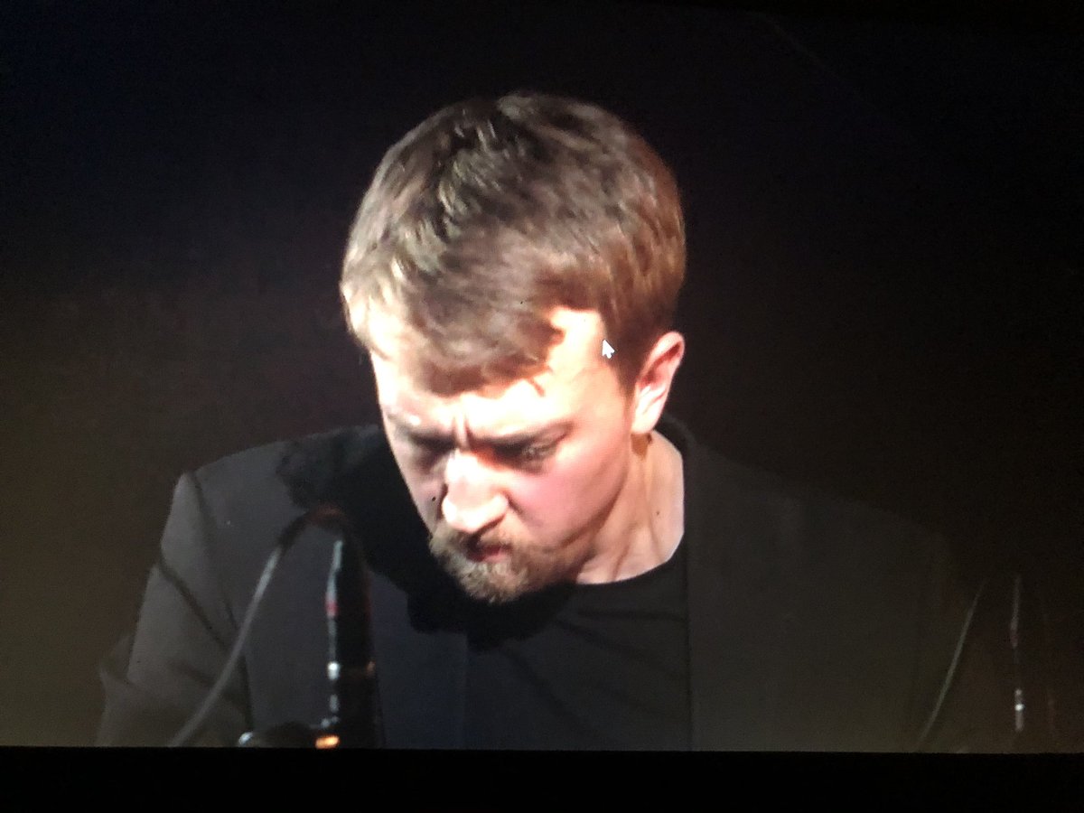 Magic moments. In #magenta. Fabian Müller spielt Brahms und Beethoven für unsere Kolleginnen und Kollegen bei der <a href="/deutschetelekom/">Deutsche Telekom</a> im Livestream. Ein Dankeschön auf Weltklasseniveau! #telekomwall #EvenStrongerTogether #nochstärkerzusammen