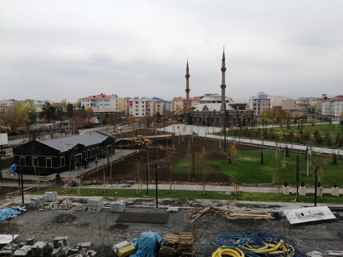 cevre_ak's tweet photo. Kars merkez ilçesi cumhuriyet mahallesi millet bahçesi ve millet bahçesine ait sosyal donatılar inşaatları ve alt yapı çevre düzenlemesi işin de sona geliniyor. https://t.co/NljahMAQl2