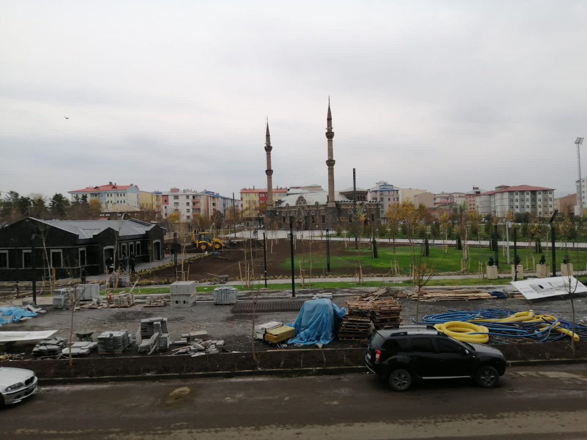 cevre_ak's tweet photo. Kars merkez ilçesi cumhuriyet mahallesi millet bahçesi ve millet bahçesine ait sosyal donatılar inşaatları ve alt yapı çevre düzenlemesi işin de sona geliniyor. https://t.co/NljahMAQl2