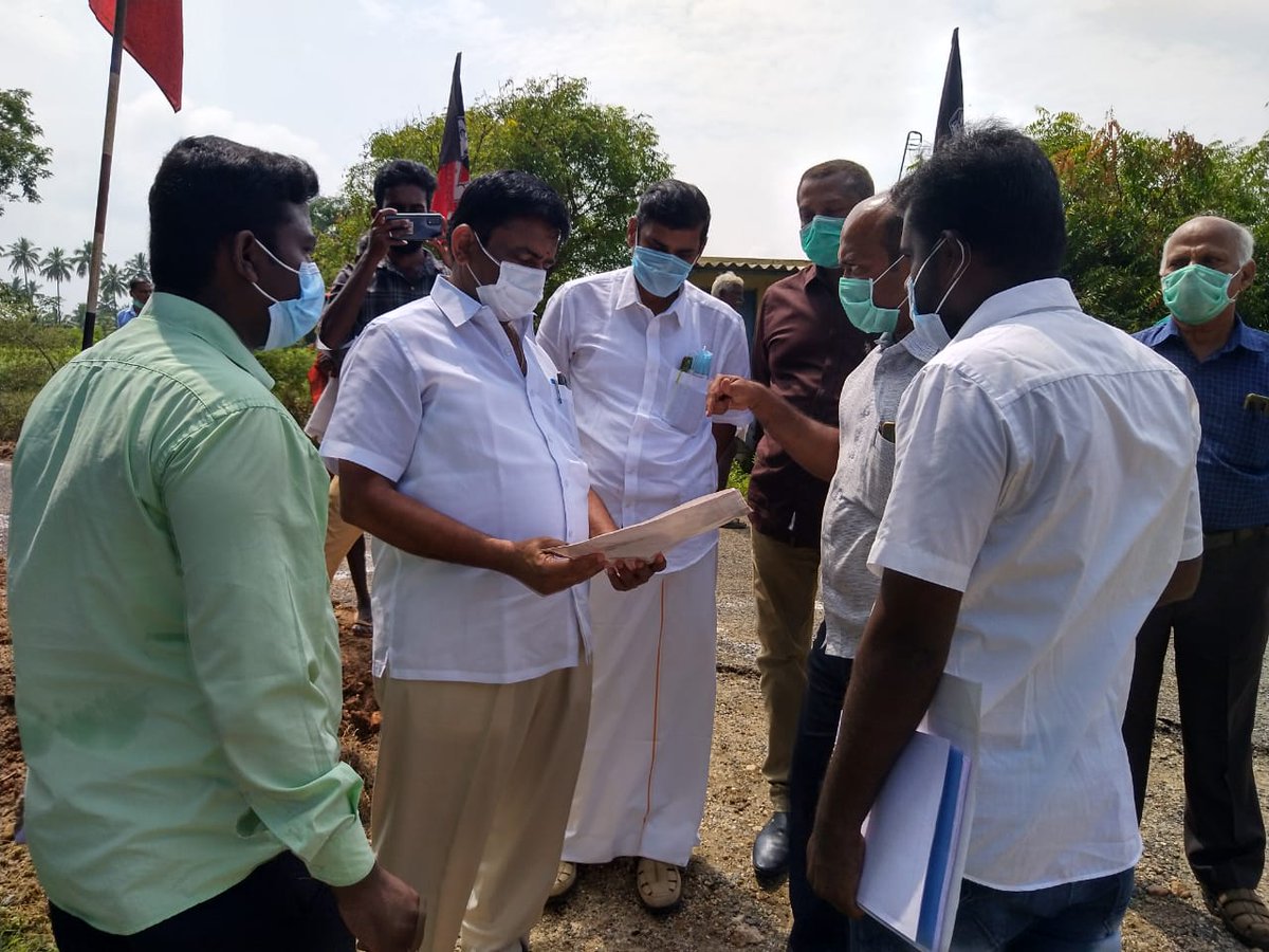 olirumerodu's tweet photo. @CMOTamilNadu @PMOIndia 05.11.20 - 49 வது நீர்நிலையாக 22 ஏக்கர் பரப்பளவில் ஈரோடு செம்மாண்டம் பாளையம் ஏரியை தூர்வாரி ஆழப்படுத்தப்பட உள்ளது. மாண்புமிகு அமைச்சர் திரு. K.A. செங்கோட்டையன் அவர்கள் பணியை துவக்கி வைத்தார். OEF அறங்காவலர்கள் கலந்து கொண்டனர்.திட்ட மதீப்பீடு ரூ. 20 லட்சம். https://t.co/ZIXlLN8TYf