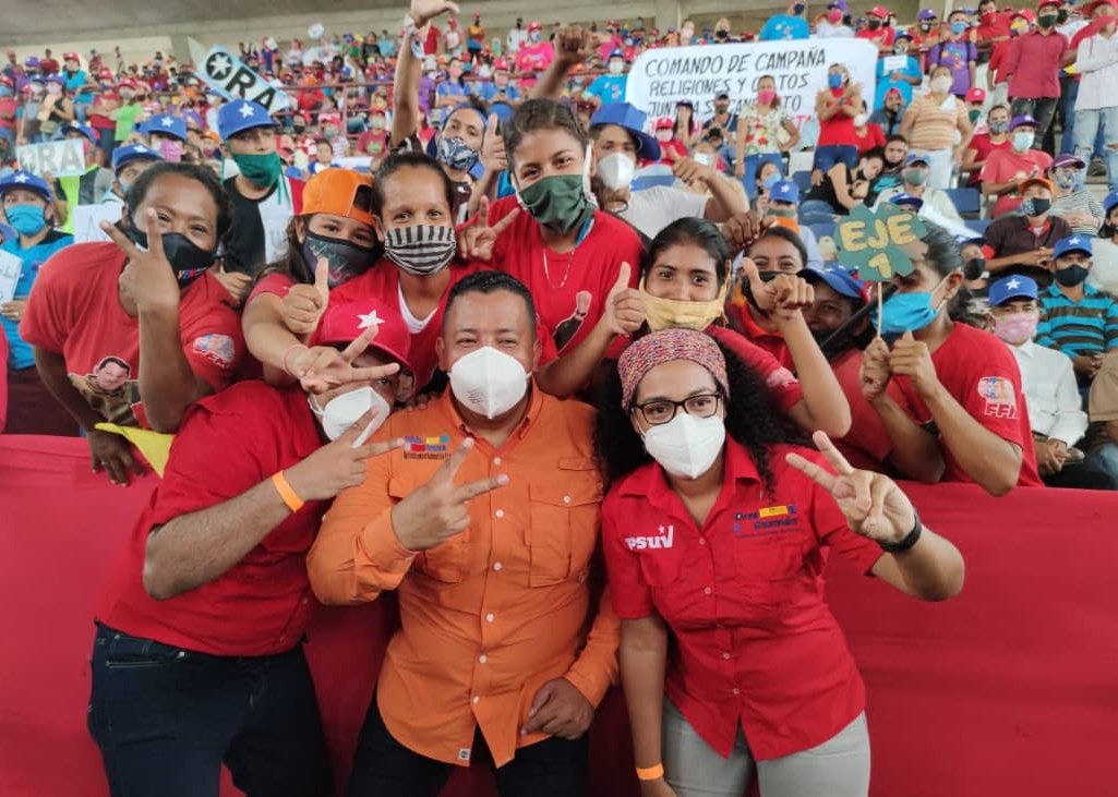 d_guzmanl's tweet photo. #YoSiVotoPsuv #HaciaUnaNuevaAN Hoy nos encontró el sol en nuestro hermoso estado Cojedes.
Junto con la clase obrera cojedeña nos fuimos a la Villa Olímpica de San Carlos a la juramentacion del Comando de Campaña Darío Vivas.

#VenVamosJuntos el #6D a rescatar la Asamblea Nacional https://t.co/KsKxbbyFMn