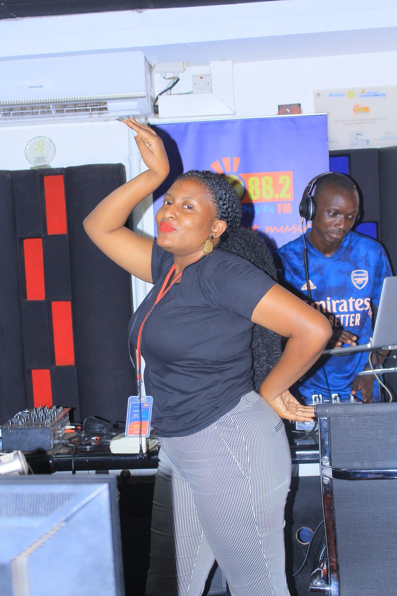 When OBBO plays,  Good Things happen... 
And whats this dance style Hajjati.....  <a href="/ThePhillyMina/">Philomena</a> 
<a href="/882SanyuFM/">88.2 Sanyu FM</a> #TheBridgeShow
<a href="/theonlyjaluo/">♂️ The Only Jaluo AYEYA "HALF AMAZING"</a> <a href="/TimothyCODE/">The #CROWNBoy</a>