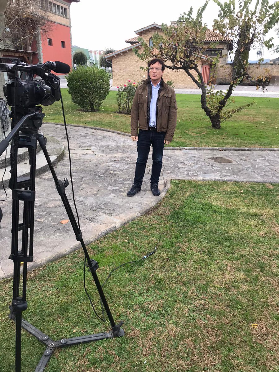 xevifarres's tweet photo. Preparant la Trobada del Voluntariat Anònim. Estímul i motivació per a continuar al costat de les persones i entitats.#formatvirtual #fentxarxa #voluntariaticovid https://t.co/Kj699ILeO5