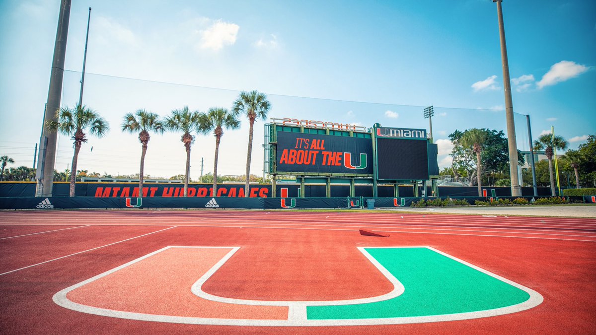 MiamiHurricanes's tweet photo. RT if you agree that It’s All About The 🙌 https://t.co/KNJq98LiLn
