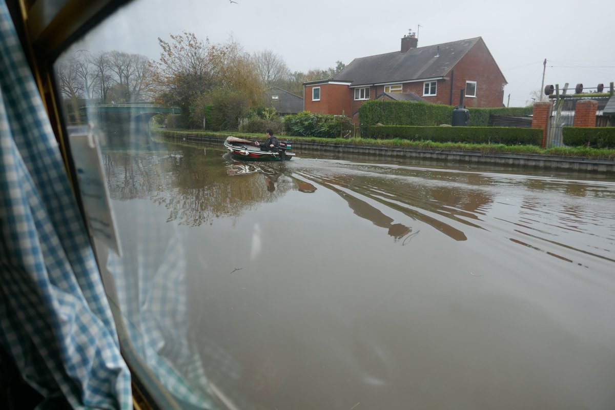 TheLengthsman's tweet image. Not many boats passing today ~ this lady emptying her toilet cassette ! #permitted