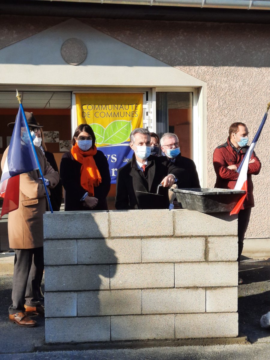 ASBFontaine's tweet photo. Félicitations à la commune de #Coudun, au @CD_oise et à l'État pour la rénovation #énergétique exemplaire de l'école maternelle, détruite par un incendie en mars 2019. Je représentais la Région @hautsdefrance et son Président @xavierbertrand pour la pose de la première pierre. https://t.co/Q22zP3eH3k