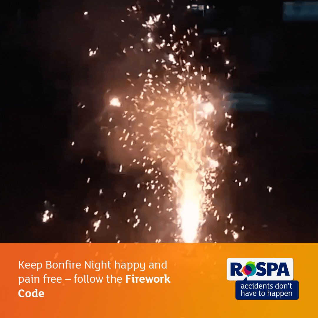 RoyalSurrey's tweet image. If you are enjoying a #fireworks display at home tonight,  please ensure you act safely and responsibly.  

Don't end up in A&amp;amp;E, keep bonfire night happy and pain free.

Please follow the #FireworksCode: rospa.com/home-safety/Ad…