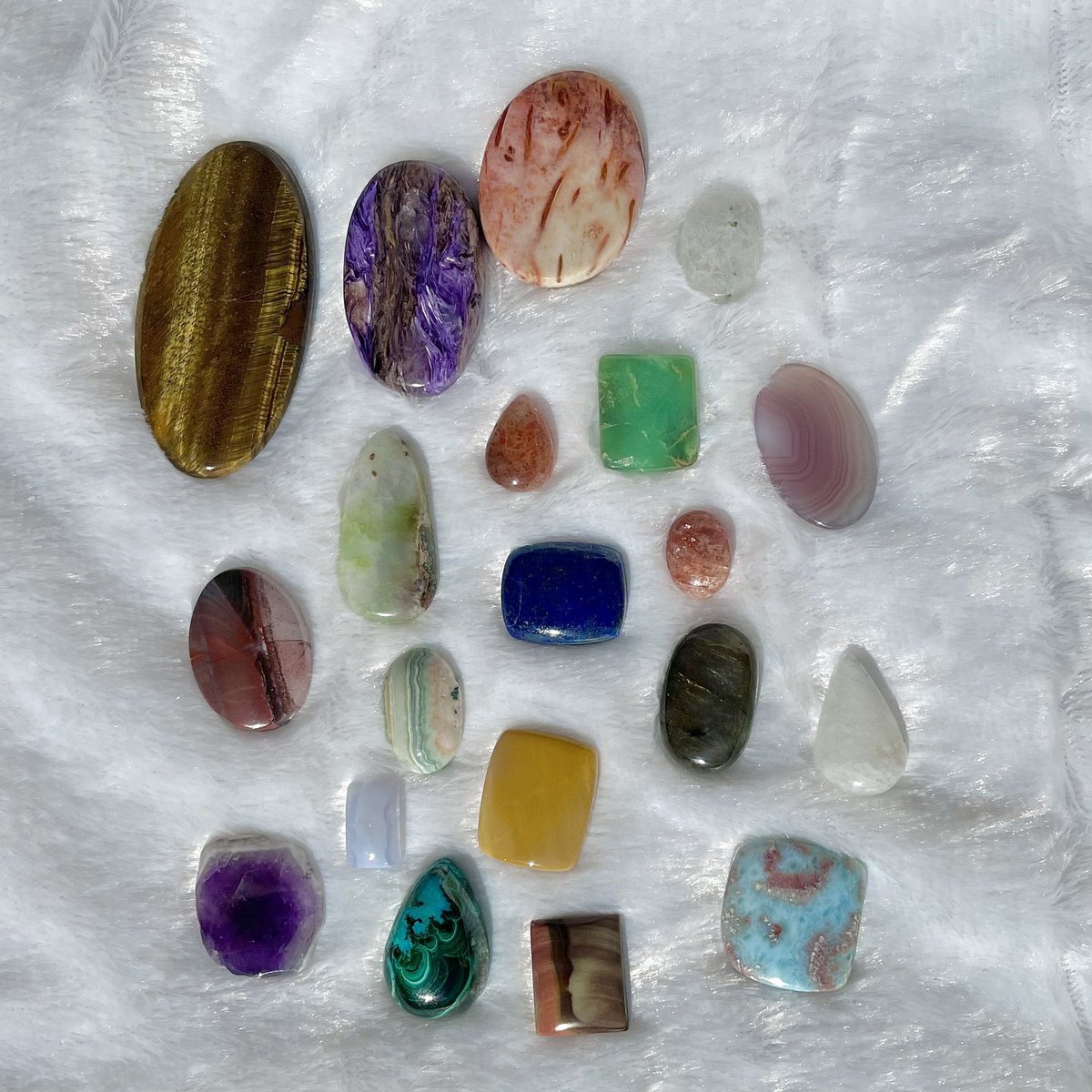 TheOpalLotus's tweet photo. Giveaway🌟
 
This giveaway is to thank all of the artists who inspired me to start wire wrapping🤗💓
 
To enter:
• follow me
• like/RT
• extra entries: each friend tagged in a new comment is an extra entry
 
Prize details below, ends 11/25💛✨ https://t.co/lqHUiaiqzG