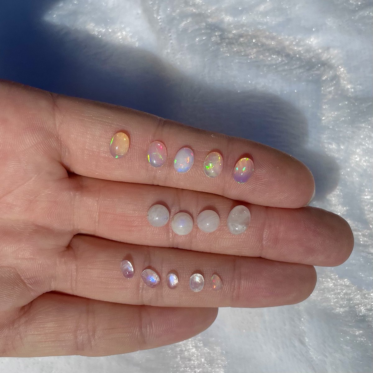 TheOpalLotus's tweet photo. Giveaway🌟
 
This giveaway is to thank all of the artists who inspired me to start wire wrapping🤗💓
 
To enter:
• follow me
• like/RT
• extra entries: each friend tagged in a new comment is an extra entry
 
Prize details below, ends 11/25💛✨ https://t.co/lqHUiaiqzG