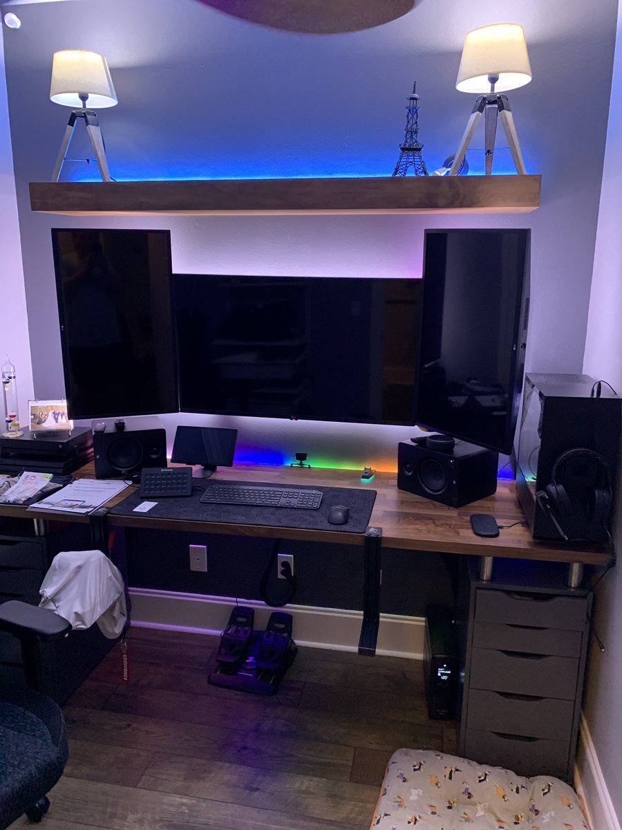 RichardNGreen's tweet photo. @lozenp thats 1 @LIFX beam, 4 light strips and 2 bulbs https://t.co/L4iUkfNWR2