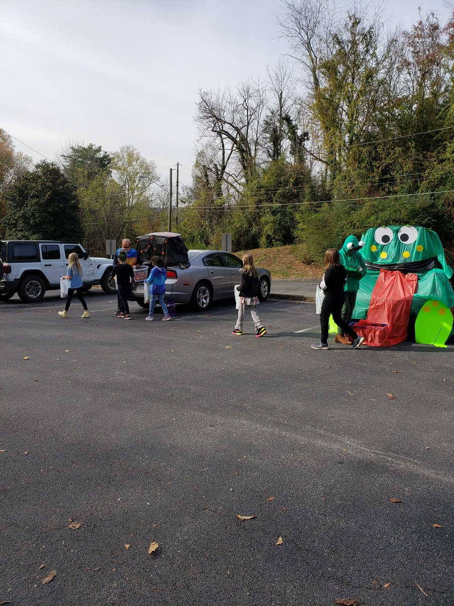 faithgmabe's tweet photo. Thank you North Bristol Baptist for providing some fall fun for our WL students. They were so excited to trunk or treat with you! #northbristolbaptist https://t.co/Cn7o1do4G9